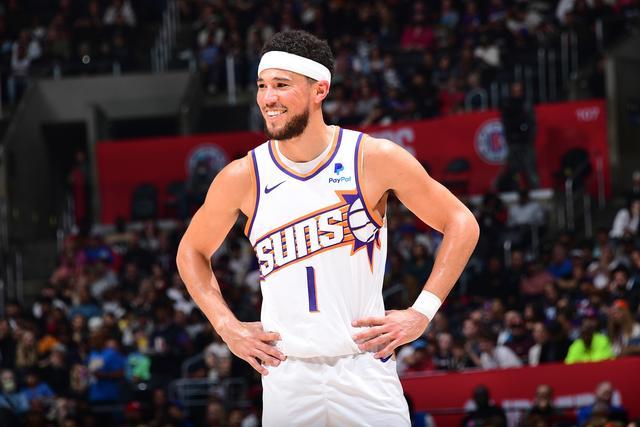 中国篮协官方:周琦加盟广东队 赵睿加盟新疆队